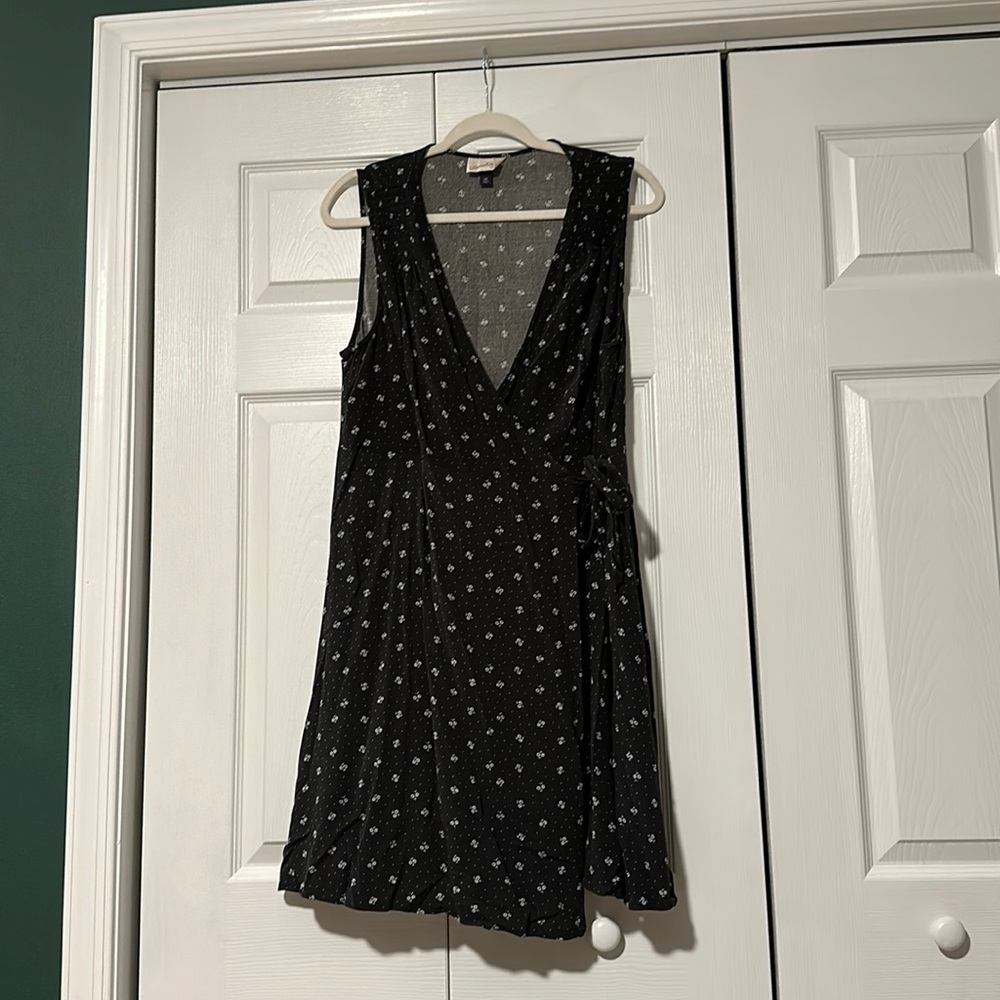 Universal Thread sleeveless wrap dress, size XXL.